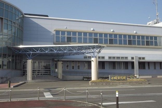 近くの役所まで2,000m（徒歩25分）