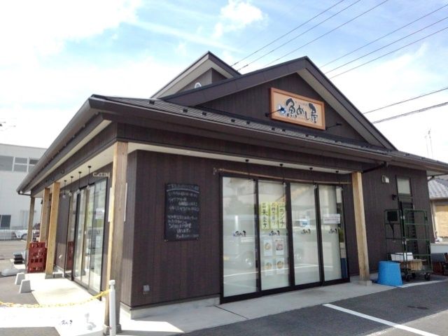 近くの飲食店まで300m（徒歩4分）