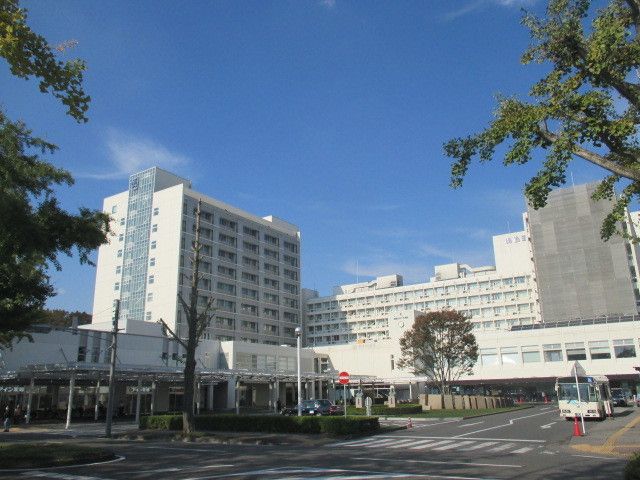 近くの獨協医大病院まで2,100m（徒歩27分）