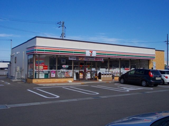 近くのセブンイレブンまで450m（徒歩6分）