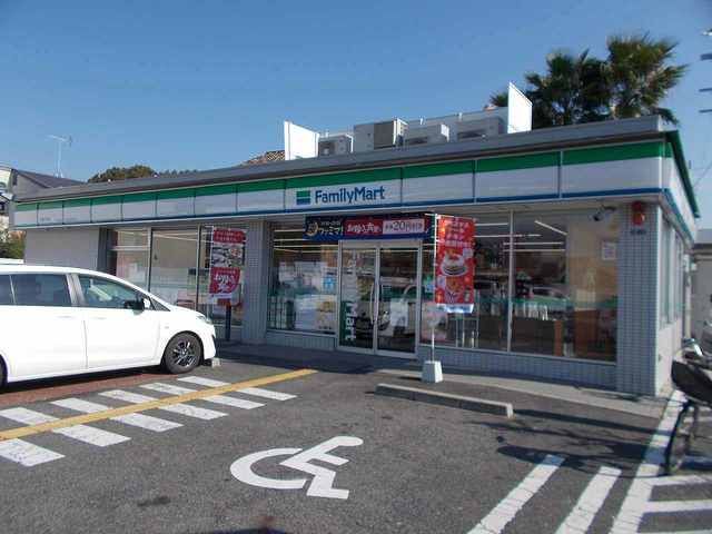 近くのファミリーマート栗東手原店まで565m（徒歩8分）