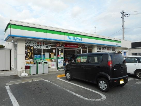 近くのファミリーマート駅家江良店まで350m（徒歩5分）