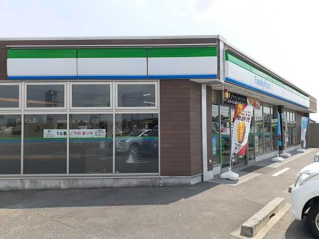 近くのファミリーマート 一宮明地店まで280m（徒歩4分）