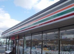 近くのセブンイレブンまで360m（徒歩5分）