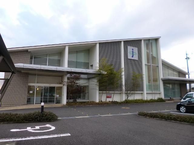 近くの病院まで450m（徒歩6分）