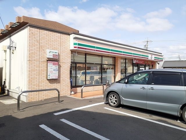 近くのコンビニまで650m（徒歩9分）