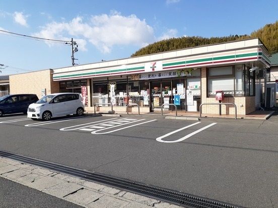 近くのセブンイレブン下松河内店まで1,000m(徒歩13分)