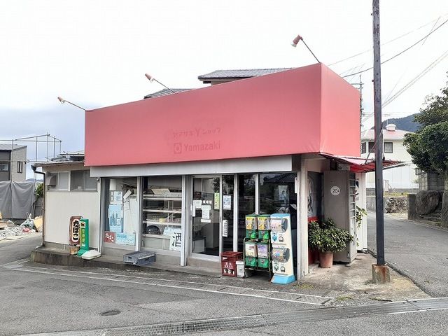 近くのコンビニまで50m（徒歩1分）