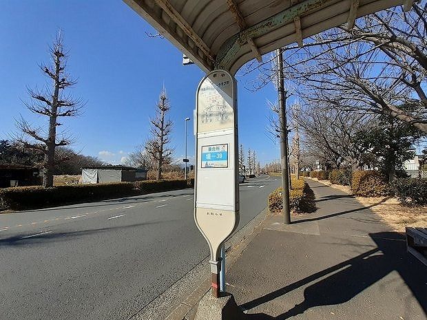 近くの湘南カントリークラブ前バス停まで45m（徒歩1分）