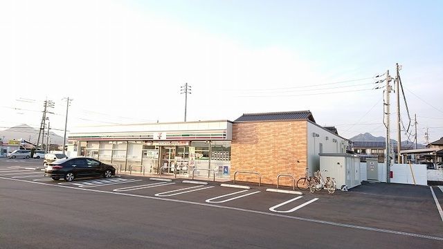 近くのセブンイレブン防府桑南店まで400m（徒歩5分）