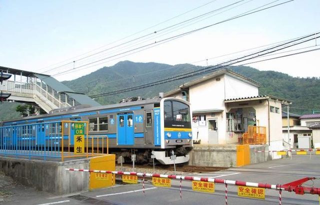 近くの富士急行線禾生駅まで850m（徒歩11分）