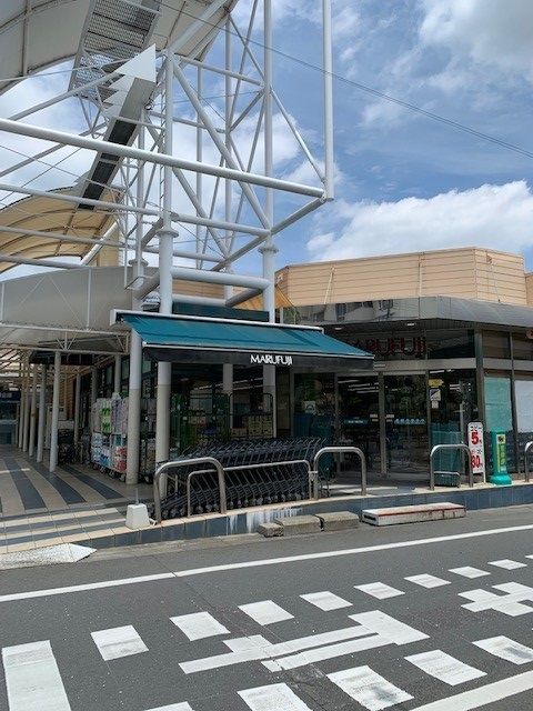 近くのスーパーまで800m（徒歩10分）
