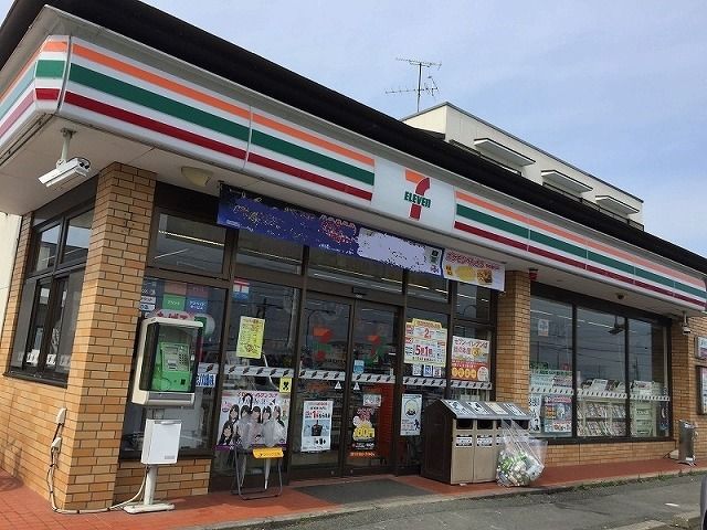 近くのコンビニまで220m（徒歩3分）