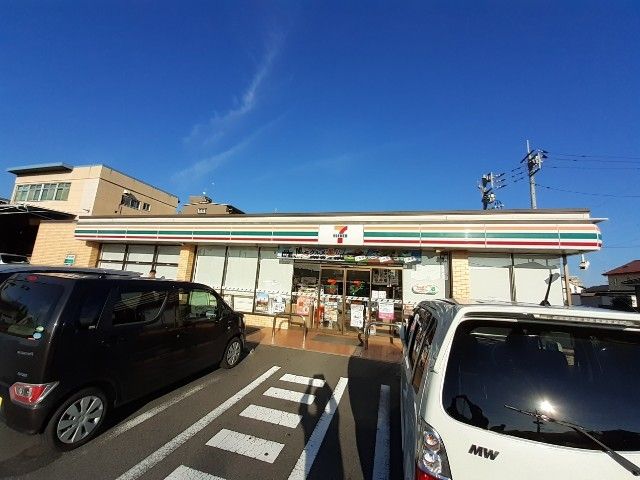 近くのセブンイレブン前橋古市町店まで500m（徒歩7分）