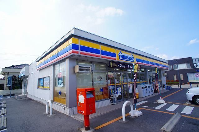 近くのミニストップ沼田北小前店まで220m（徒歩3分）