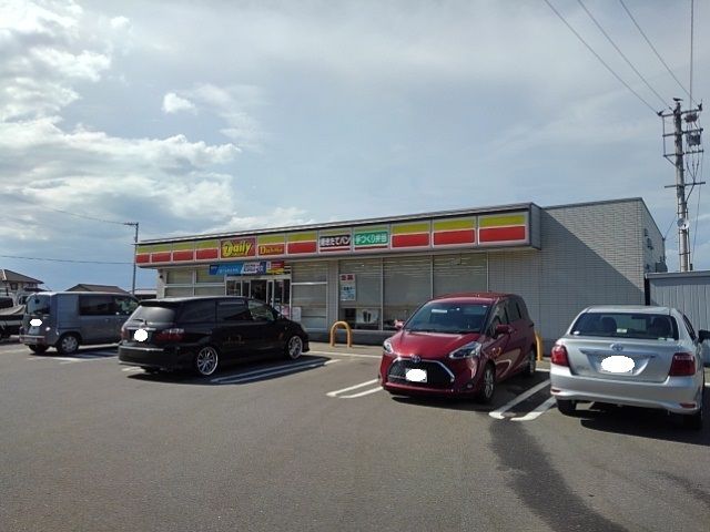 近くのコンビニまで600m（徒歩8分）