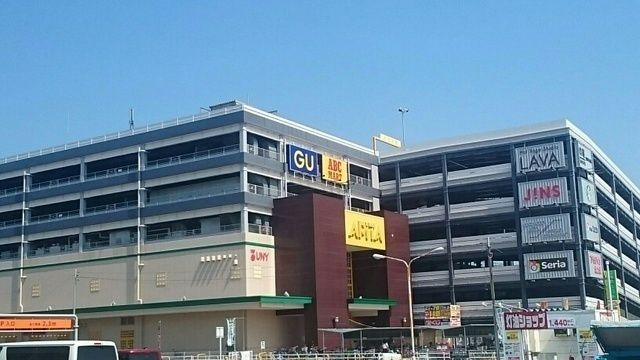 近くのアピタまで1,400m（徒歩18分）