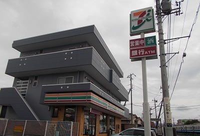 近くのセブンイレブン三島二日町店まで600m（徒歩8分）