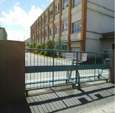 近くの一宮市立　西成中学校まで900m（徒歩12分）