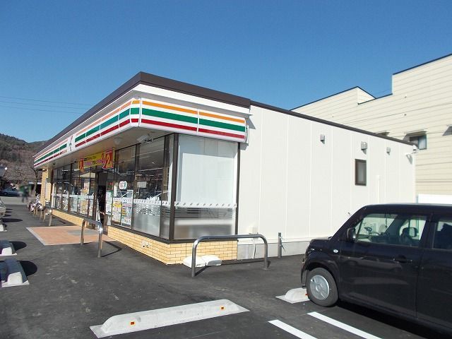 近くのセブンイレブン岡谷長地店まで650m（徒歩9分）