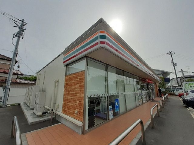 近くのセブンイレブン大和吉岡南２丁目まで650m（徒歩9分）