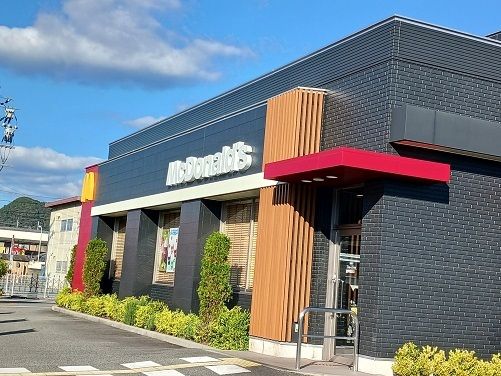 近くのマクドナルド西脇店まで1,100m（徒歩14分）