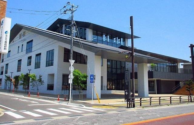 近くの施設まで1,000m（徒歩13分）