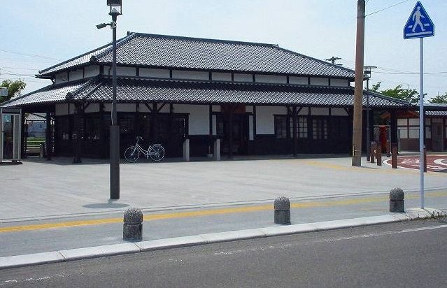 近くの駅まで1,700m（徒歩22分）