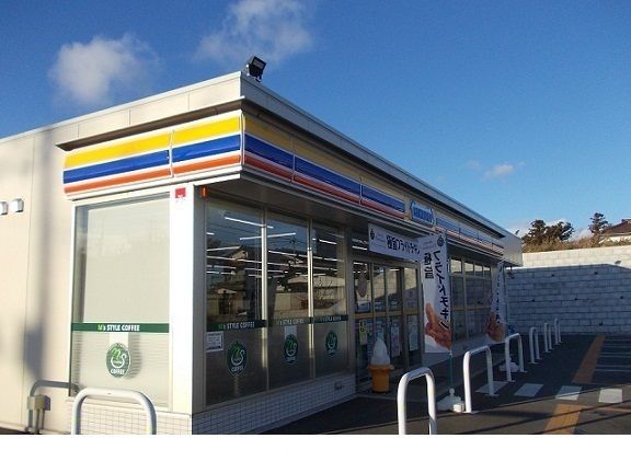 近くのミニストップ伊達店まで170m（徒歩3分）