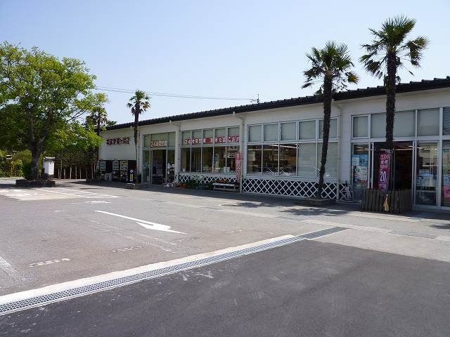 近くのキヌヤまで1,200m（徒歩15分）