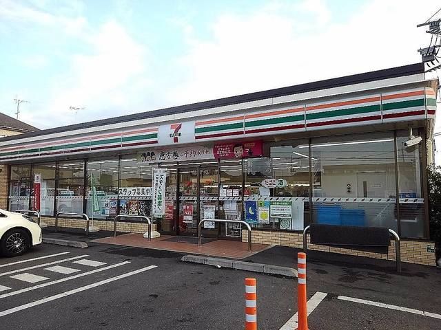 近くのセブンイレブンまで600m（徒歩8分）