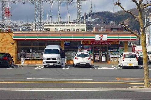 近くのセブンイレブンまで600m（徒歩8分）