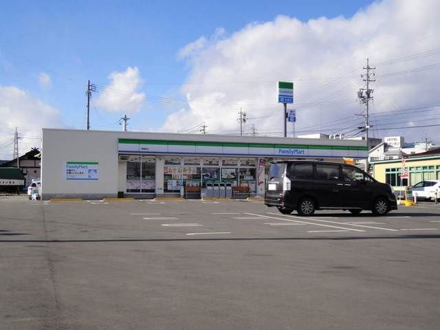 近くのファミリーマートまで1,380m(徒歩18分)