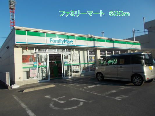 近くのコンビニまで600m（徒歩8分）