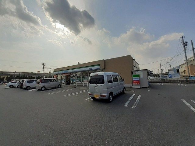 近くのファミリーマート 岡崎大門駅前まで550m（徒歩7分）