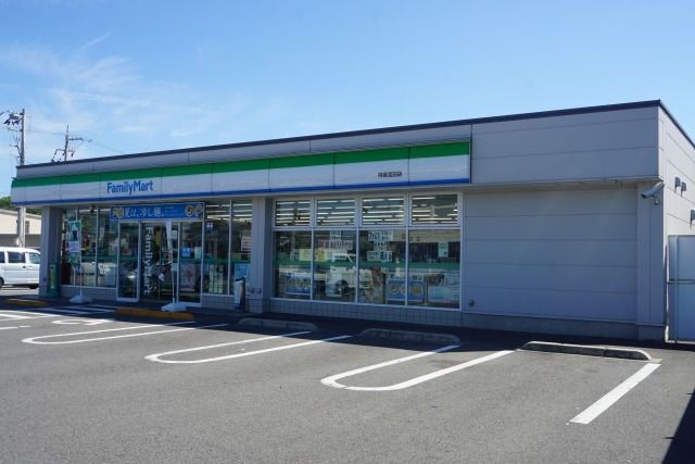 近くのファミリーマート阿南宝田店まで750m（徒歩10分）