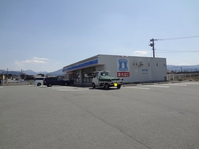 近くのコンビニまで750m（徒歩10分）