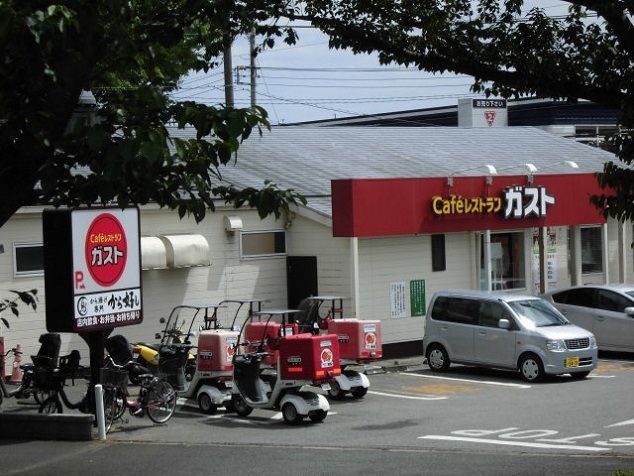 近くの飲食店まで500m（徒歩7分）