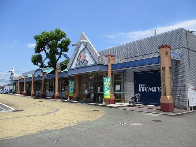 近くのAコープ佐土原店まで1,300m（徒歩17分）