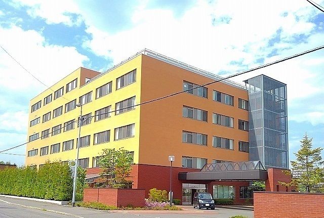 近くの江別すずらん病院まで800m（徒歩10分）