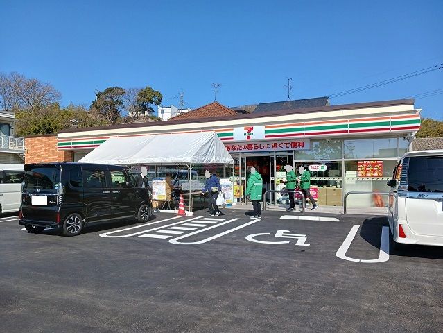 近くのコンビニまで650m（徒歩9分）