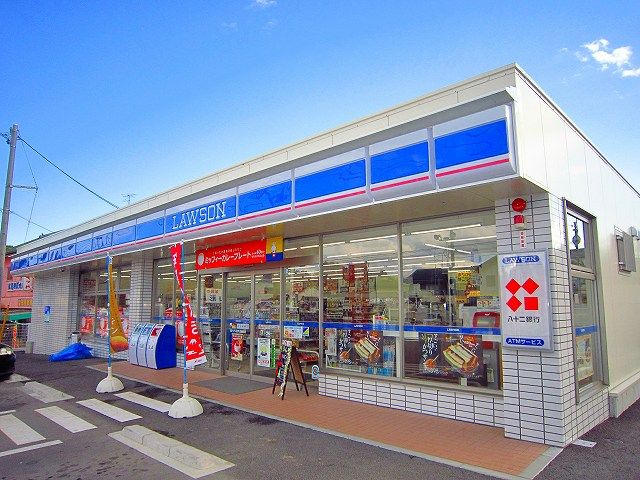 近くのコンビニまで550m（徒歩7分）