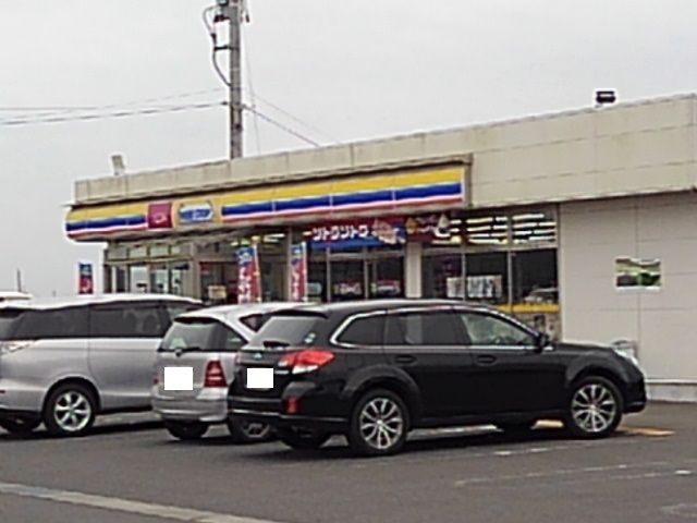 近くのコンビニまで550m（徒歩7分）