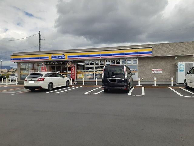 近くのコンビニまで1,000m（徒歩13分）