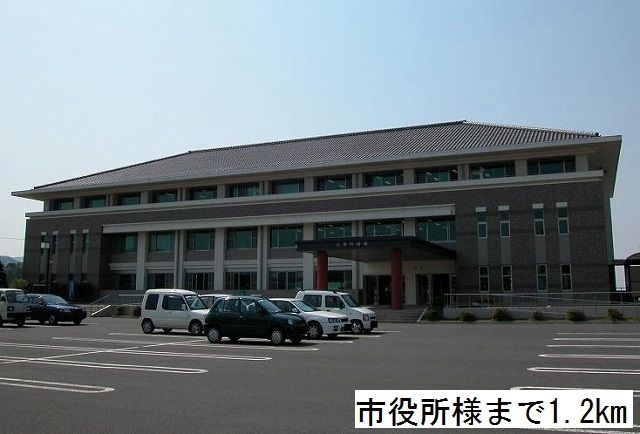 近くの市役所まで1,200m（徒歩15分）