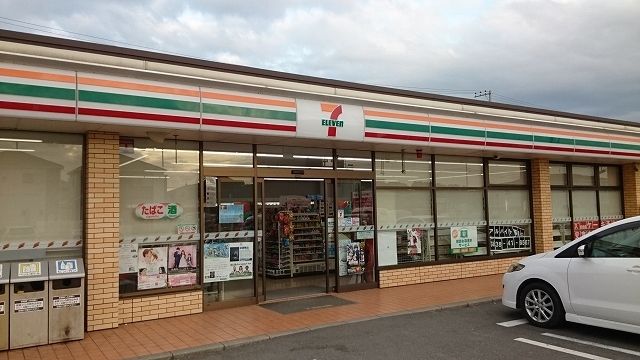 近くのセブンイレブン木更津金田東店まで300m（徒歩4分）