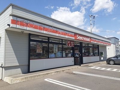 近くのセイコーマートすずらん店まで650m（徒歩9分）