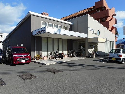 近くの津田クリニックさんまで1,300m（徒歩17分）
