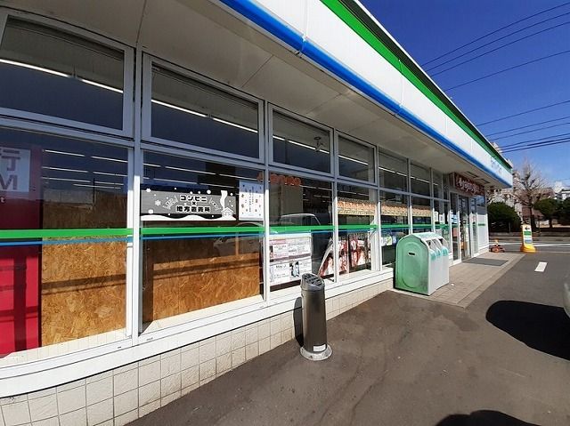 近くのコンビニまで450m（徒歩6分）