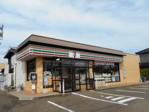 近くのコンビニまで350m（徒歩5分）